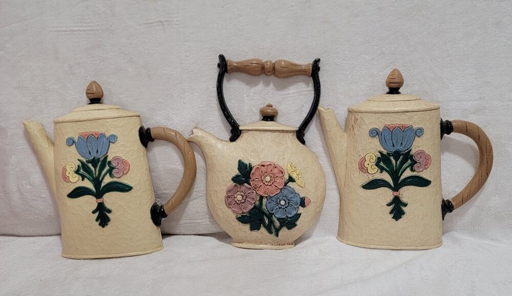 1995 Home Interiors & Gifts (HOMCO) Molded Plastic Country Kitchen Wall Plaques